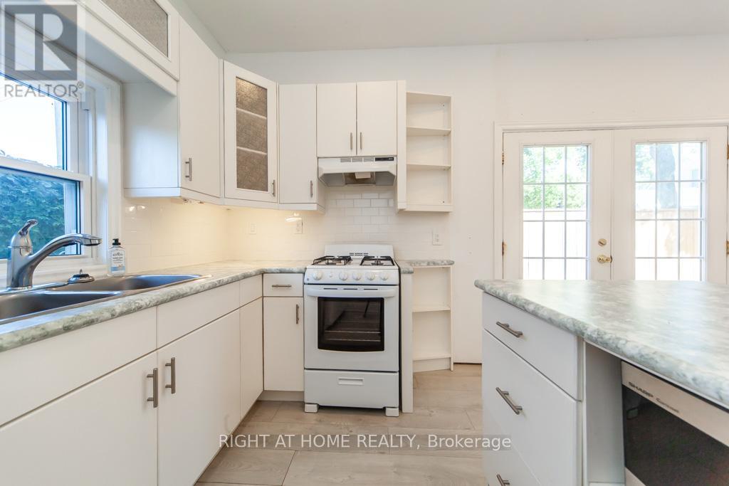 Carriage House - 2 Peter Street, Markham, Ontario  L3P 2A4 - Photo 10 - N12380148