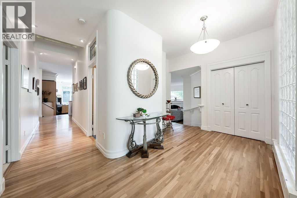 Property at 509 15 Avenue NE image 2
