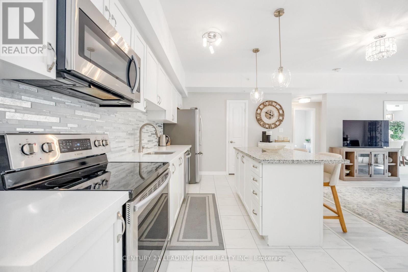 209 - 300 Essa Rd, Barrie (0 West), Ontario  L9J 0B9 - Photo 6 - S12380239