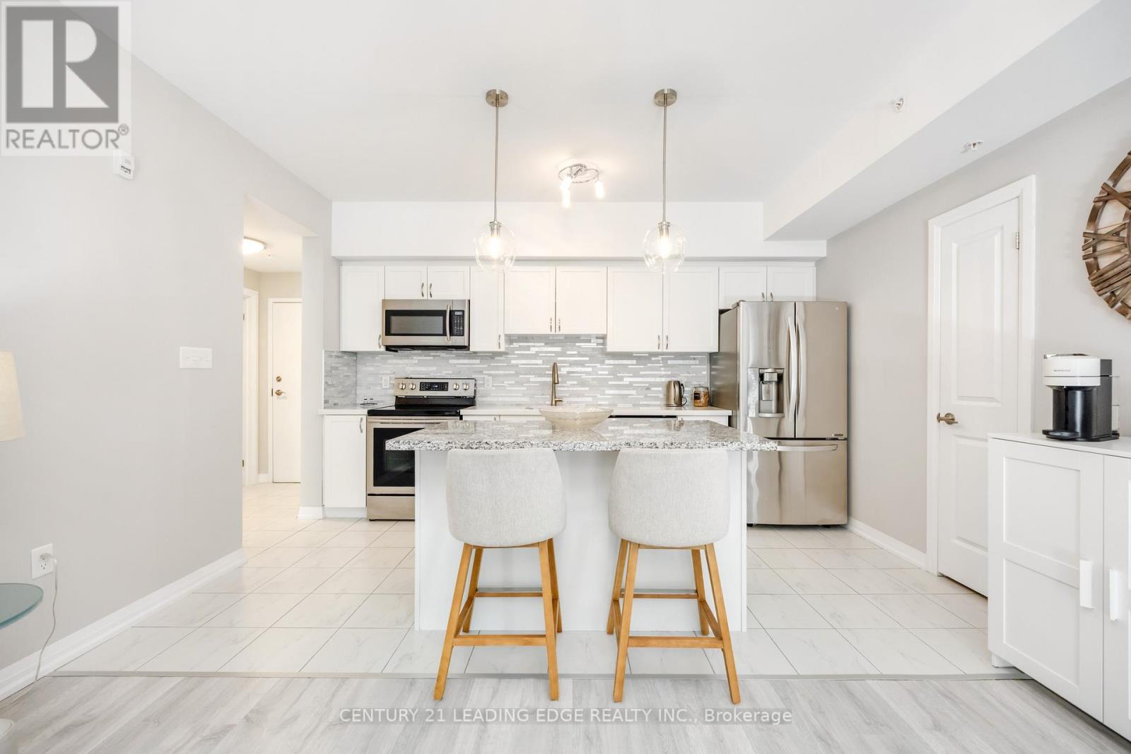 209 - 300 Essa Rd, Barrie (0 West), Ontario  L9J 0B9 - Photo 8 - S12380239