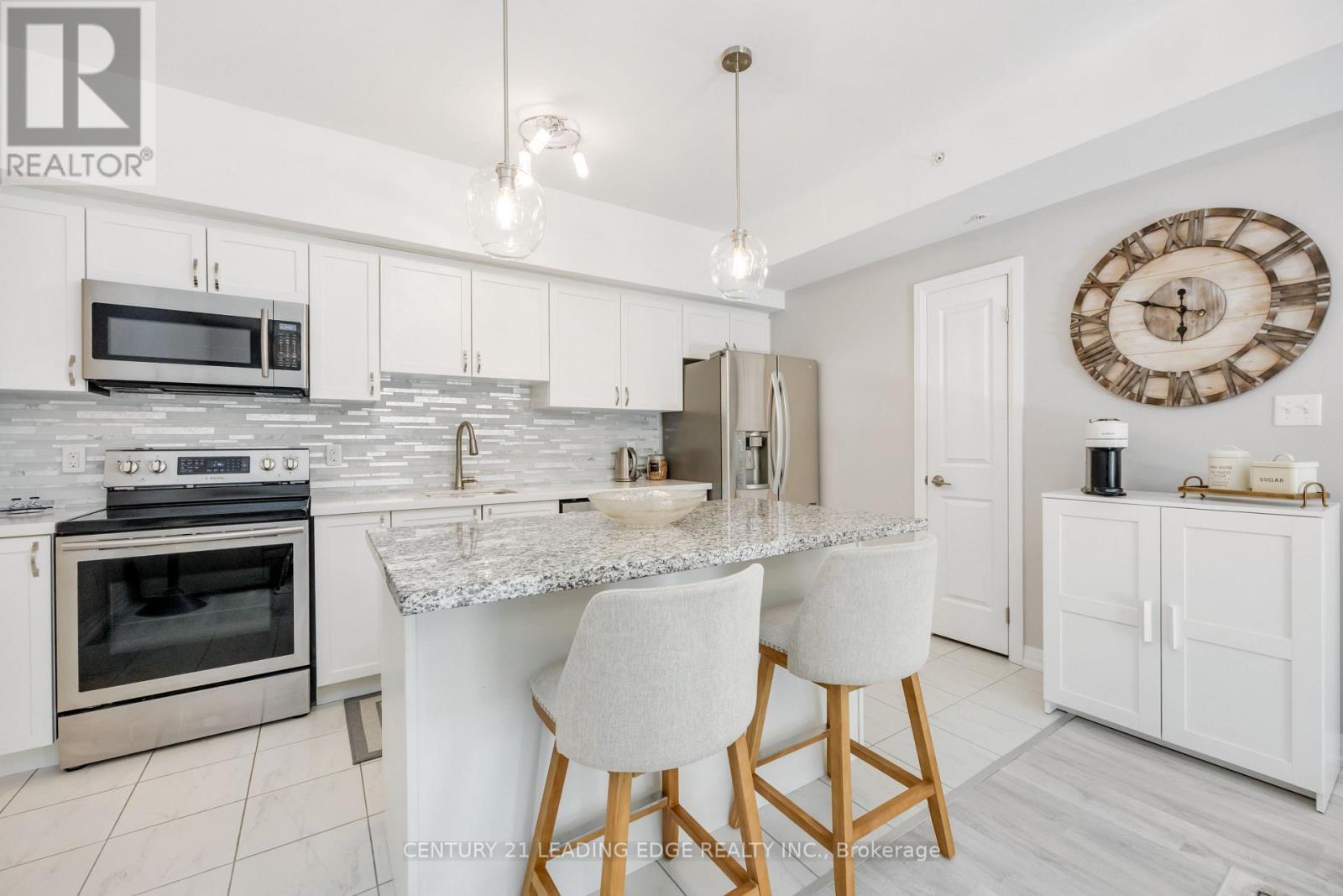 209 - 300 Essa Rd, Barrie (0 West), Ontario  L9J 0B9 - Photo 9 - S12380239