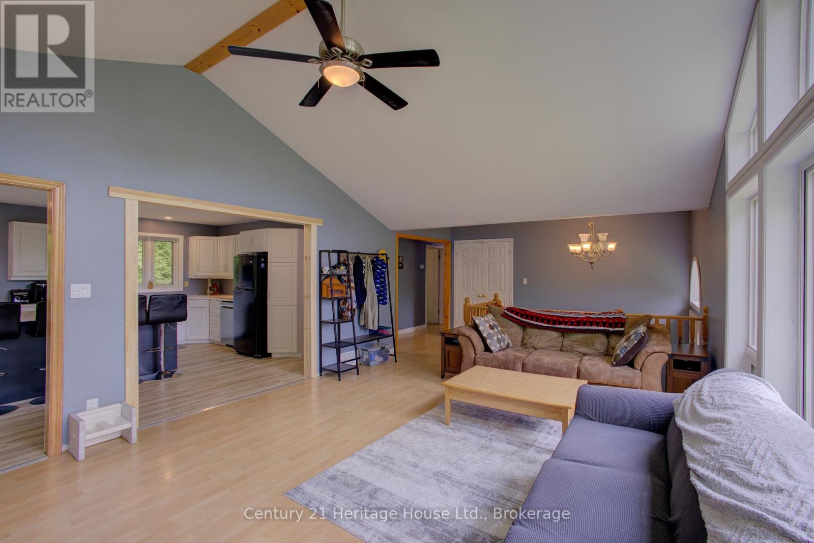 423080 Rocky Saugeen Road, West Grey, Ontario  N0G 1R0 - Photo 11 - X12380446