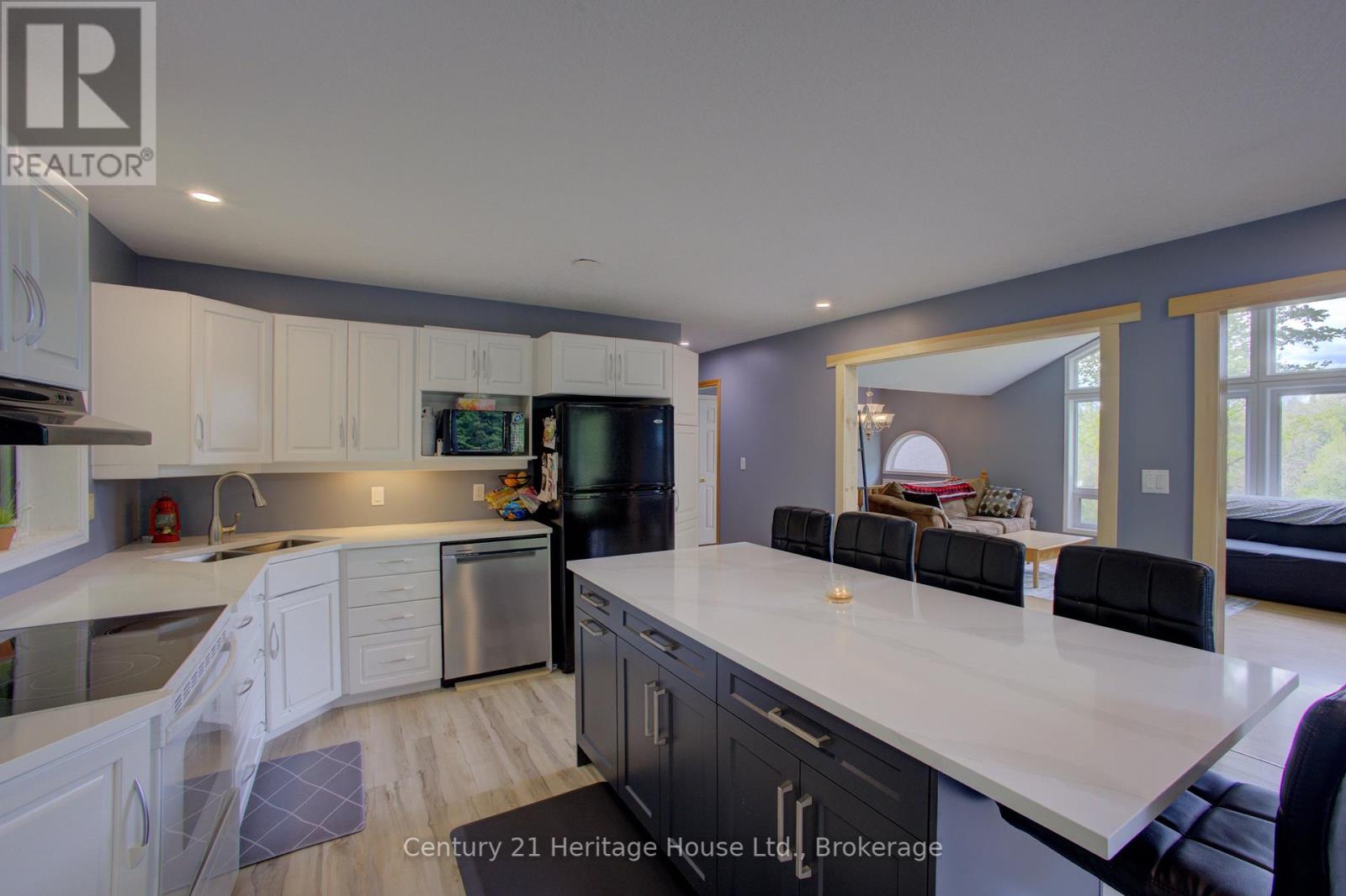 423080 Rocky Saugeen Road, West Grey, Ontario  N0G 1R0 - Photo 14 - X12380446