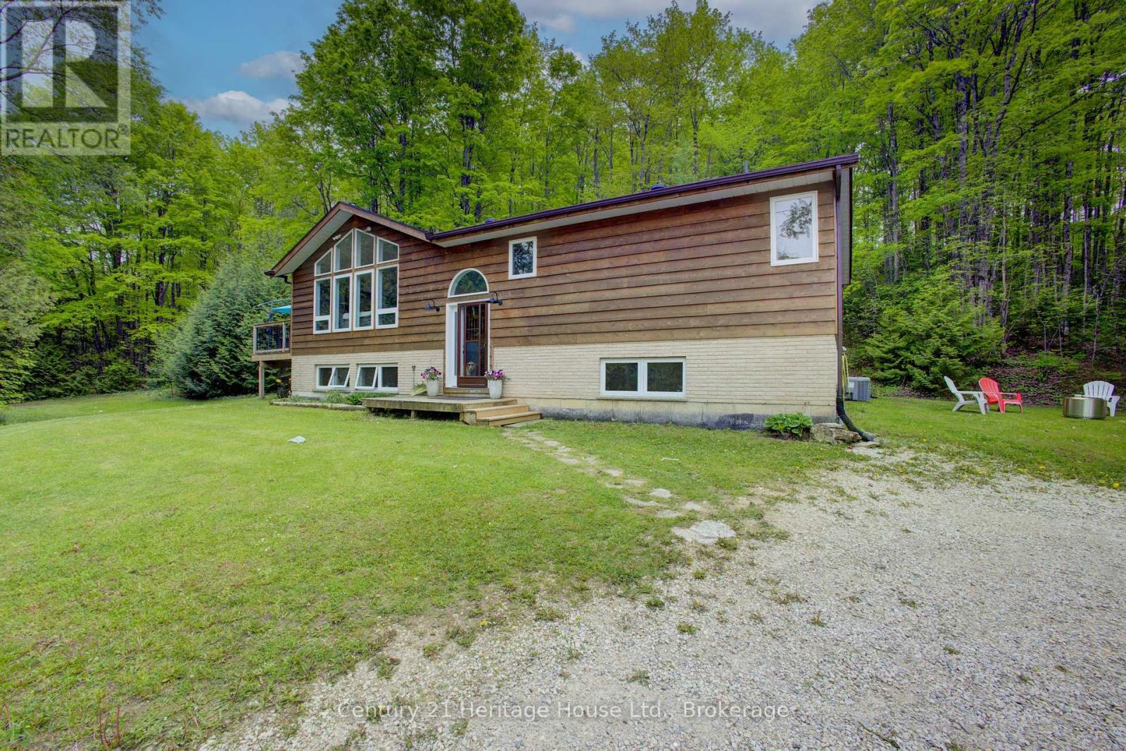 423080 Rocky Saugeen Road, West Grey, Ontario  N0G 1R0 - Photo 2 - X12380446