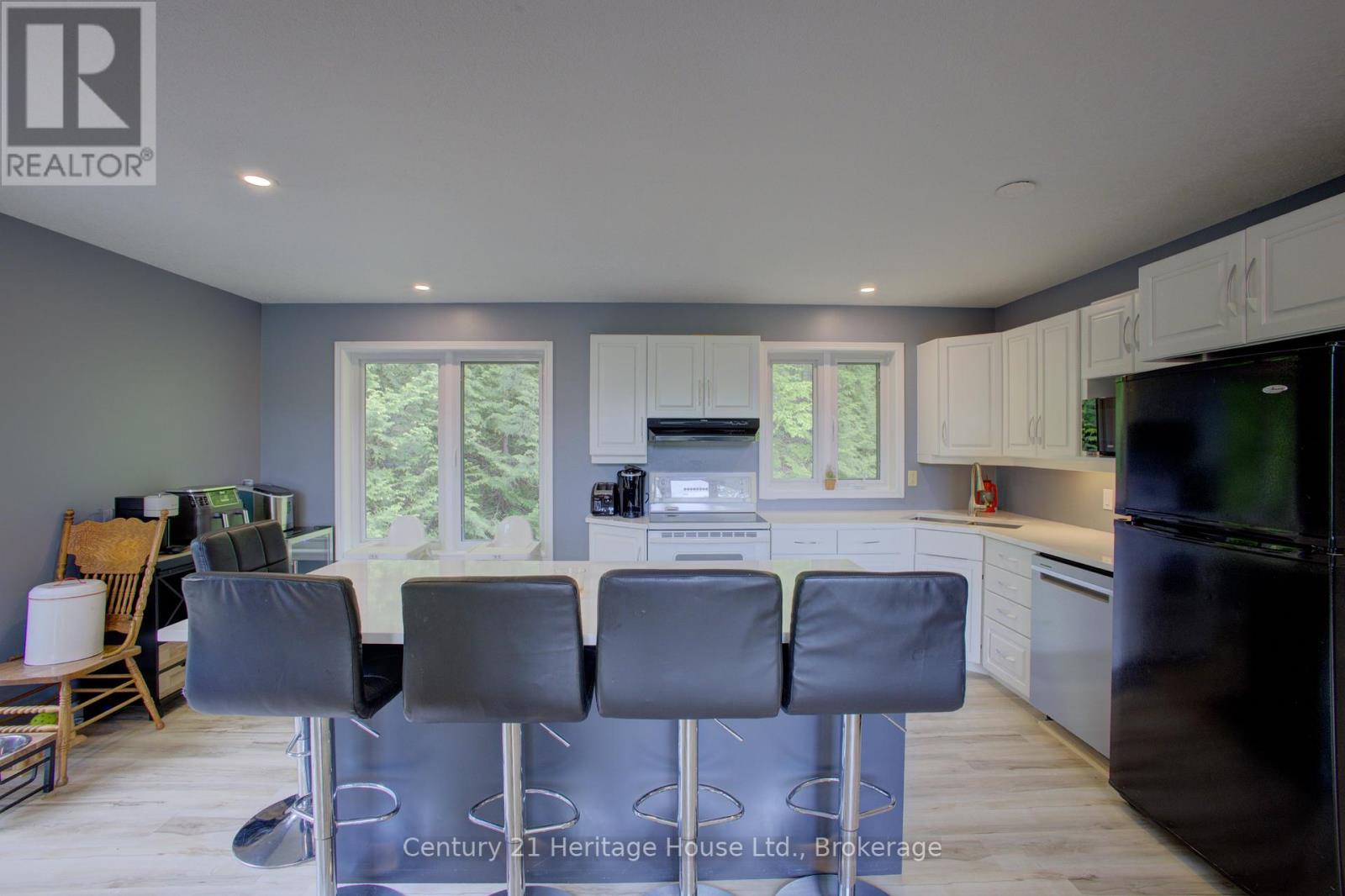423080 Rocky Saugeen Road, West Grey, Ontario  N0G 1R0 - Photo 15 - X12380446