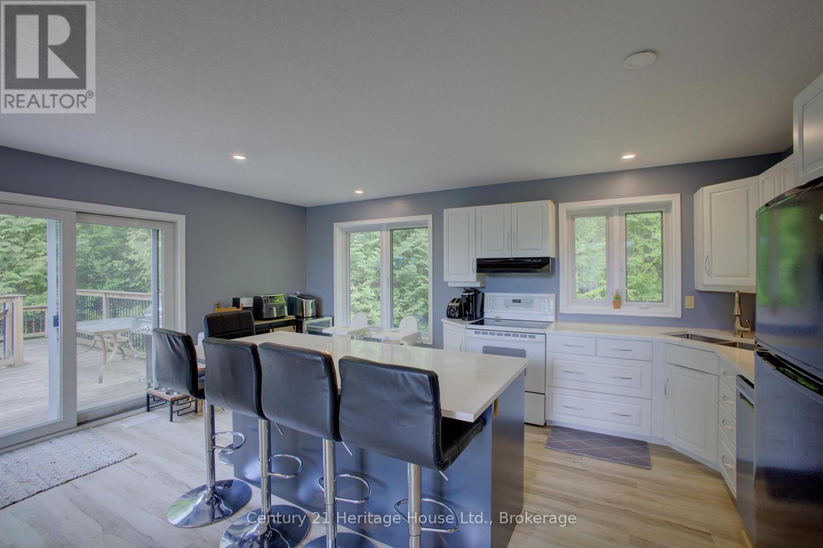 423080 Rocky Saugeen Road, West Grey, Ontario  N0G 1R0 - Photo 16 - X12380446
