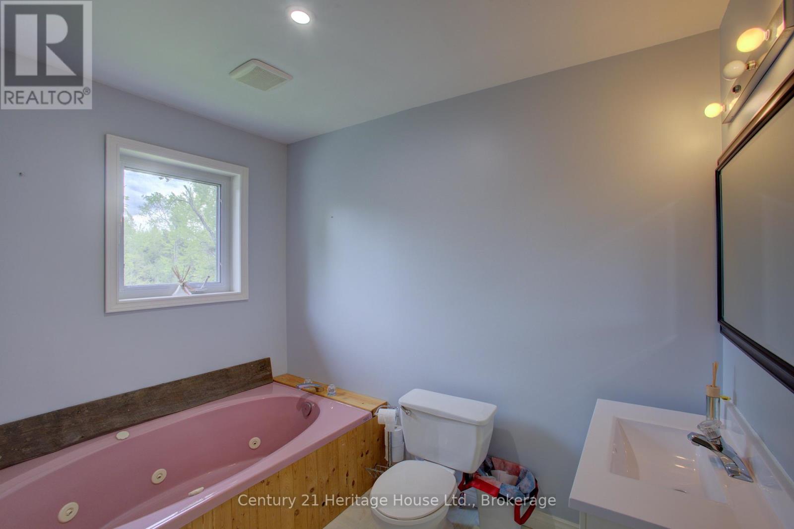 423080 Rocky Saugeen Road, West Grey, Ontario  N0G 1R0 - Photo 23 - X12380446