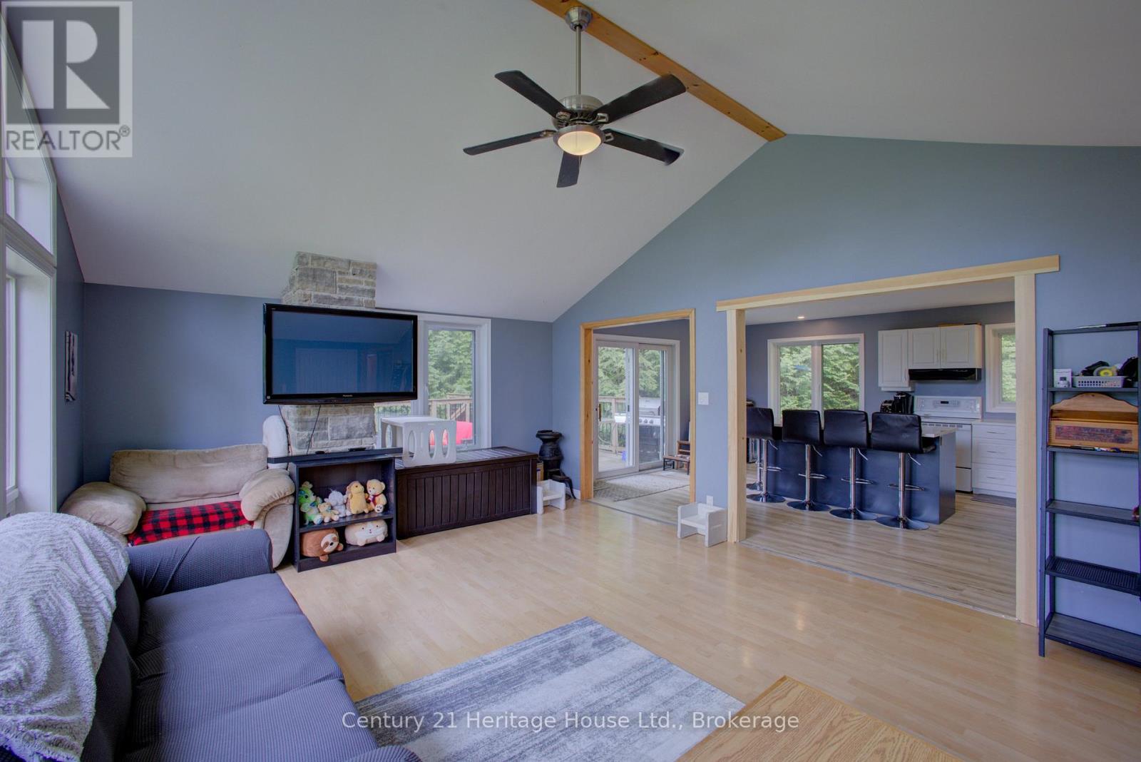 423080 Rocky Saugeen Road, West Grey, Ontario  N0G 1R0 - Photo 10 - X12380446