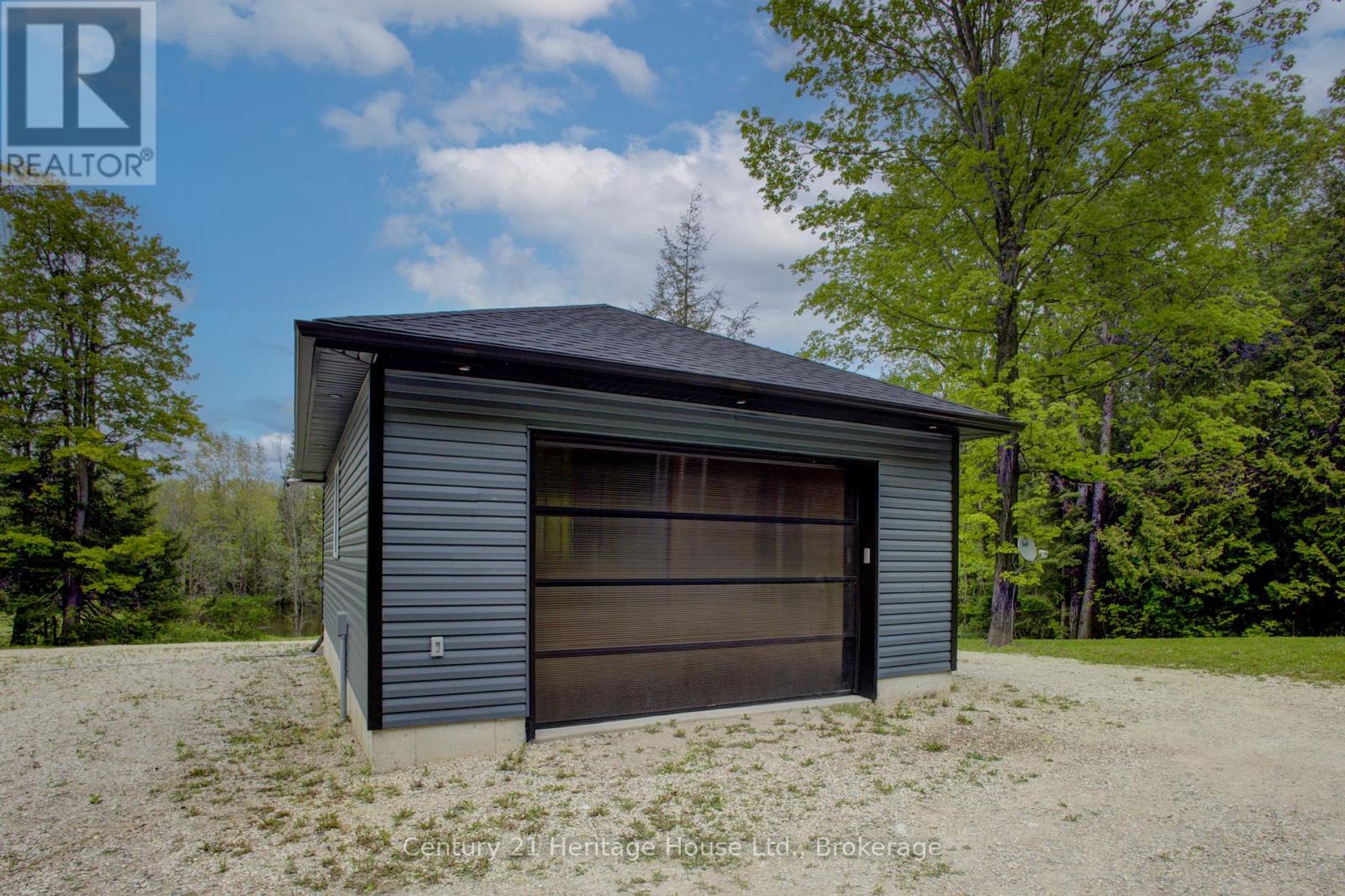 423080 Rocky Saugeen Road, West Grey, Ontario  N0G 1R0 - Photo 39 - X12380446