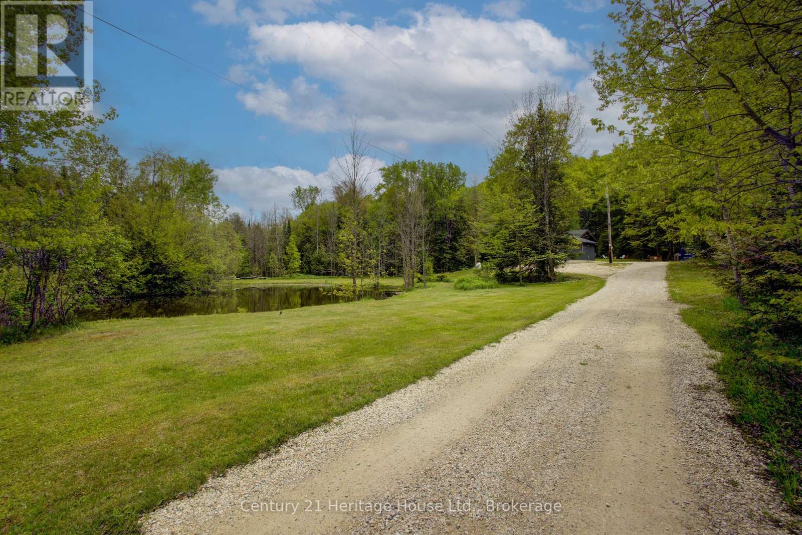 423080 Rocky Saugeen Road, West Grey, Ontario  N0G 1R0 - Photo 5 - X12380446