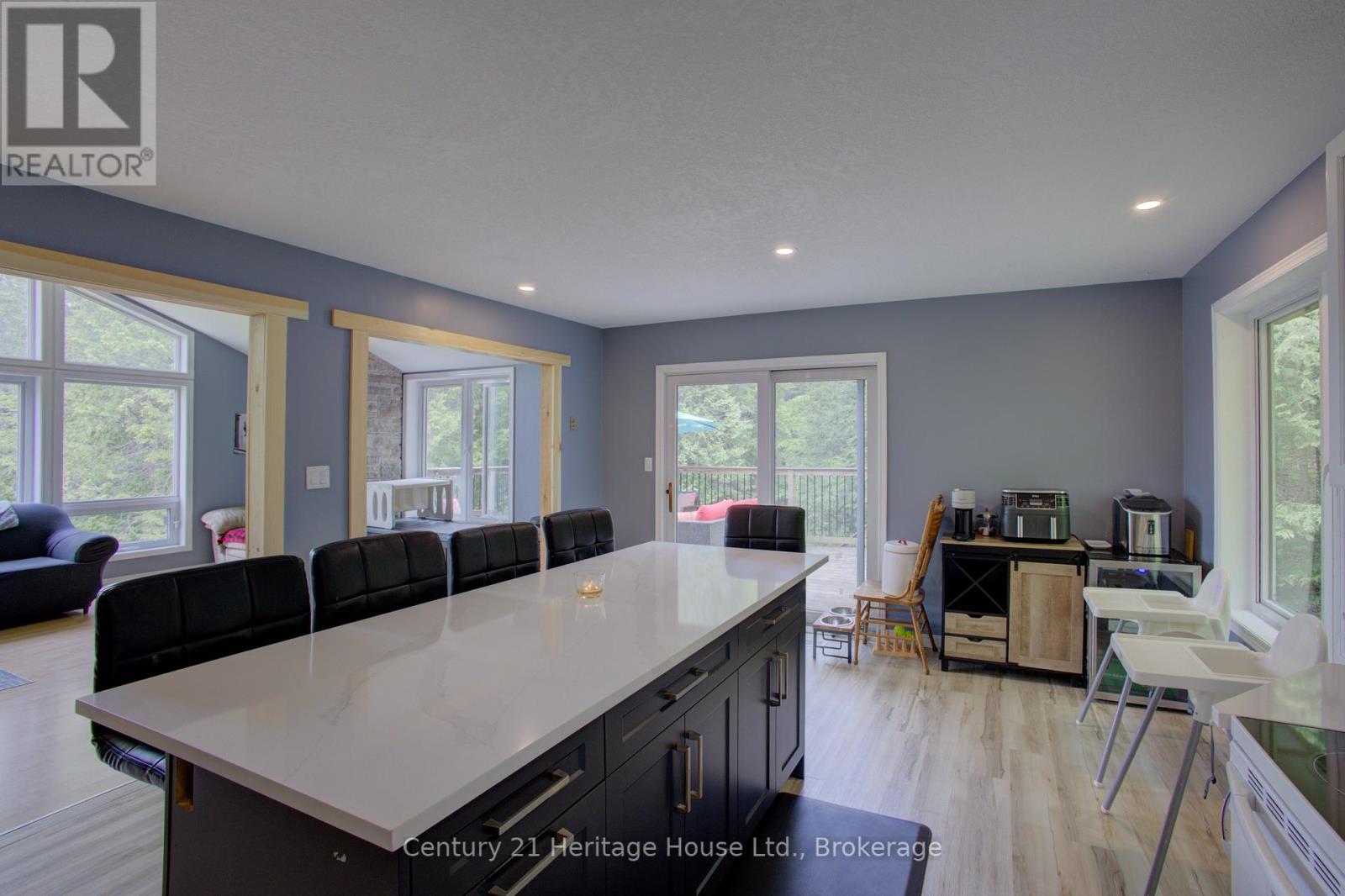 423080 Rocky Saugeen Road, West Grey, Ontario  N0G 1R0 - Photo 17 - X12380446