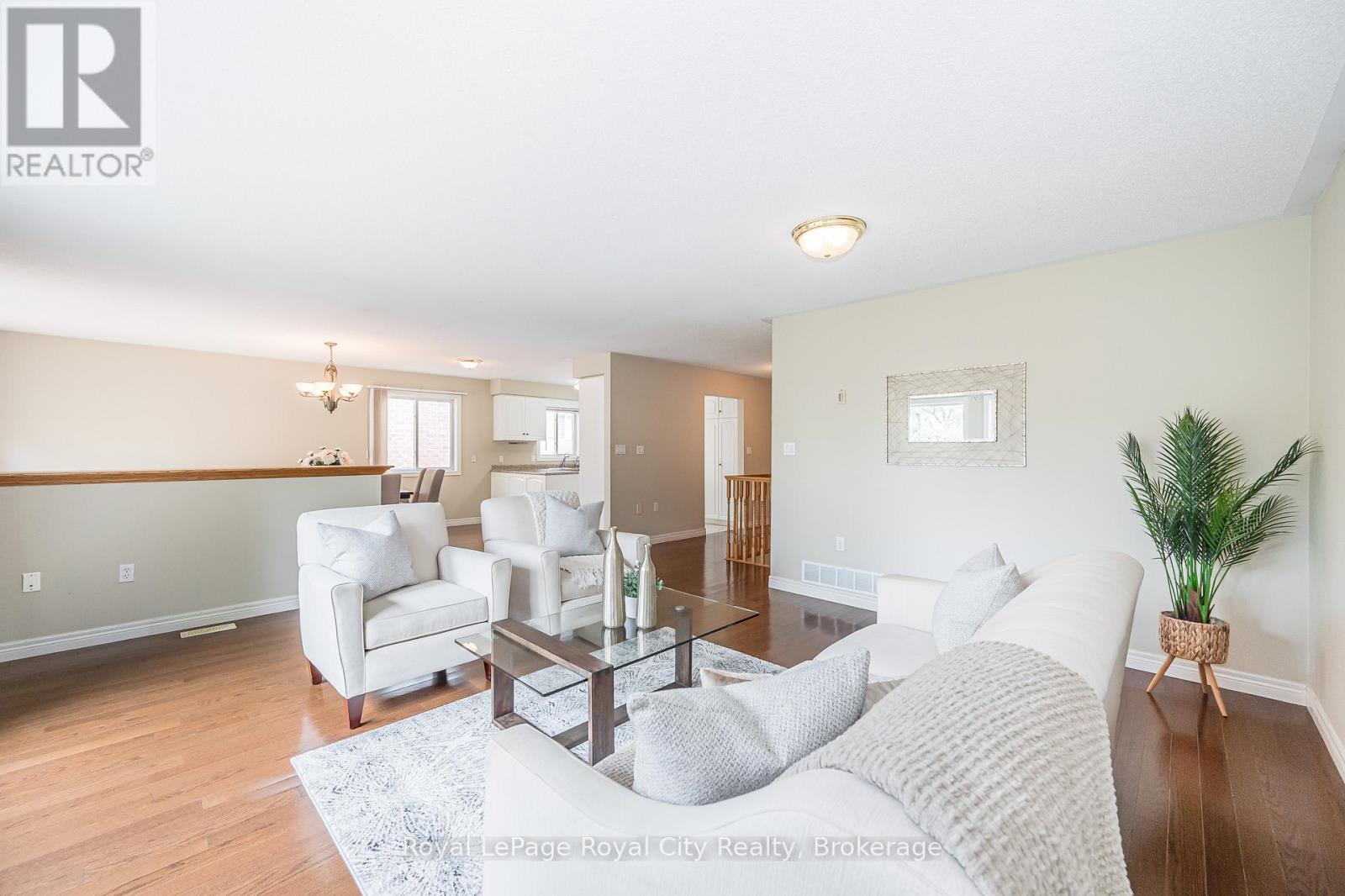 24 Beechlawn Boulevard, Guelph, Ontario  N1G 4X7 - Photo 7 - X12380463
