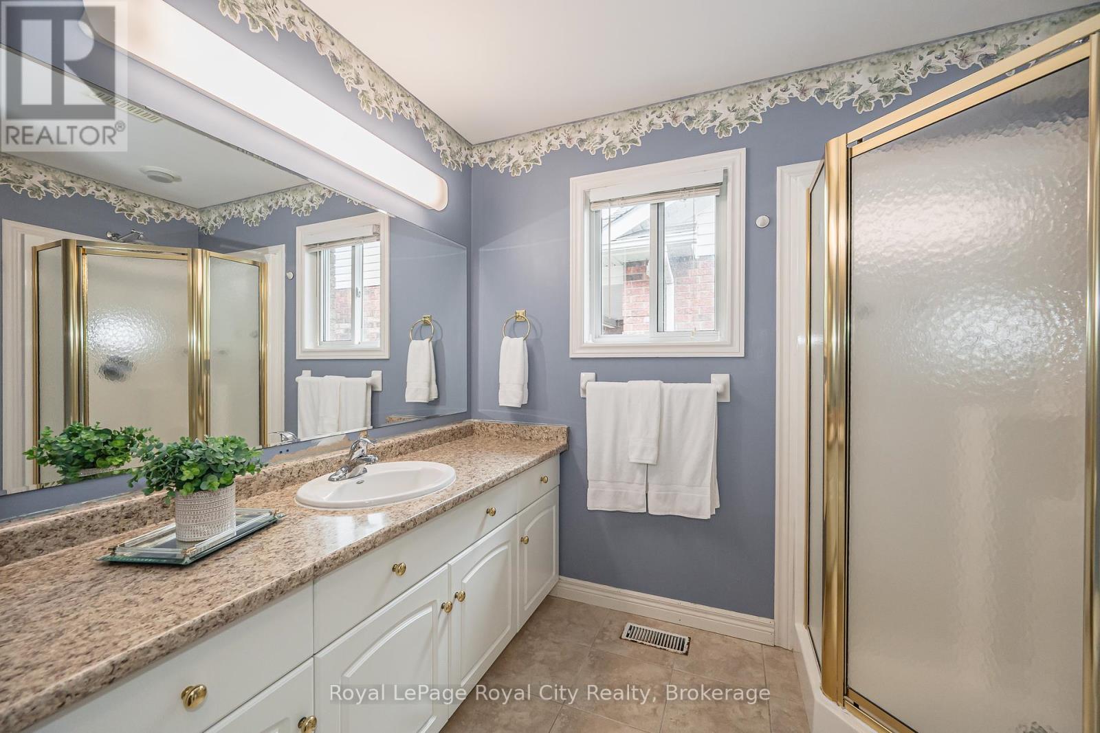 24 Beechlawn Boulevard, Guelph, Ontario  N1G 4X7 - Photo 17 - X12380463