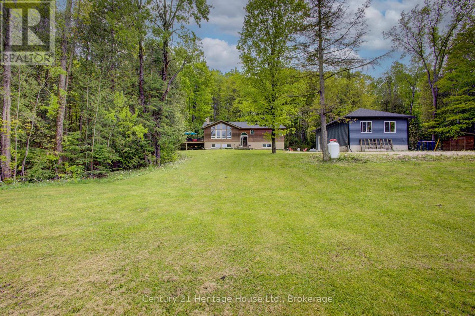 423080 Rocky Saugeen Road, West Grey, Ontario  N0G 1R0 - Photo 6 - X12380446