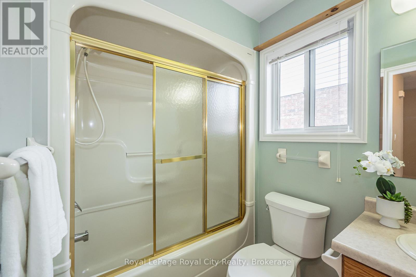 24 Beechlawn Boulevard, Guelph, Ontario  N1G 4X7 - Photo 20 - X12380463