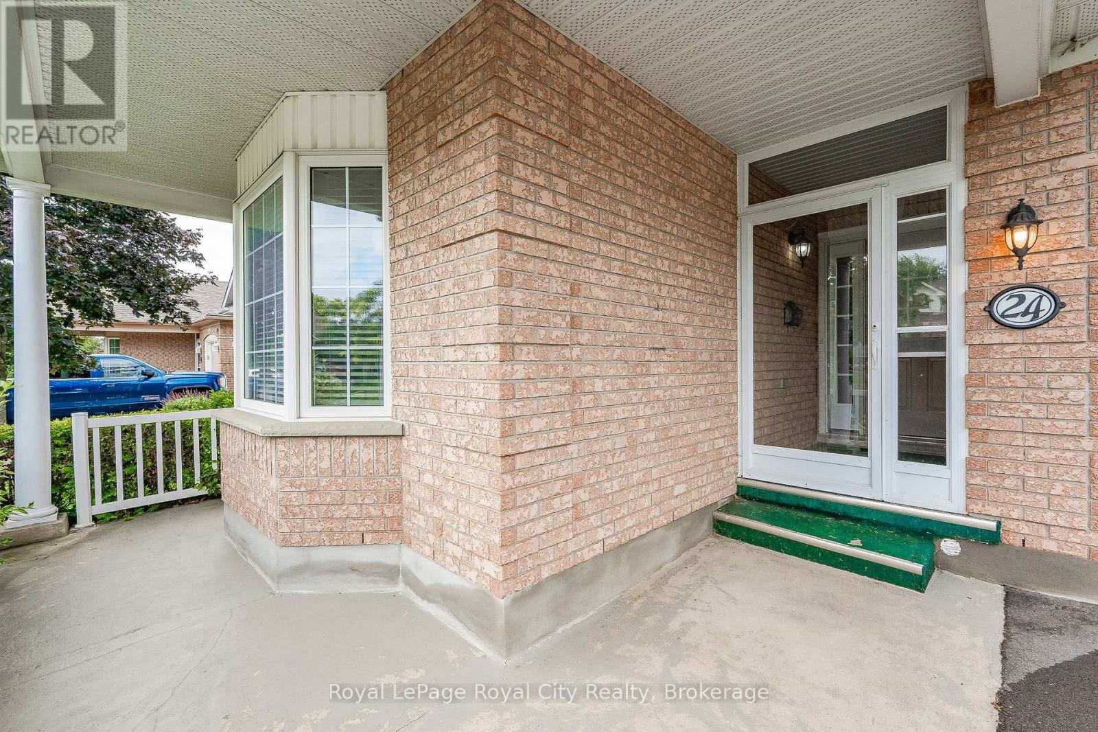 24 Beechlawn Boulevard, Guelph, Ontario  N1G 4X7 - Photo 3 - X12380463
