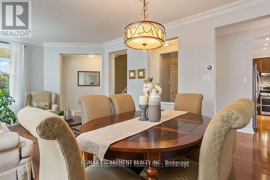 7107 Appletree Lane, Mississauga, Ontario  L5W 1W5 - Photo 10 - W12380161