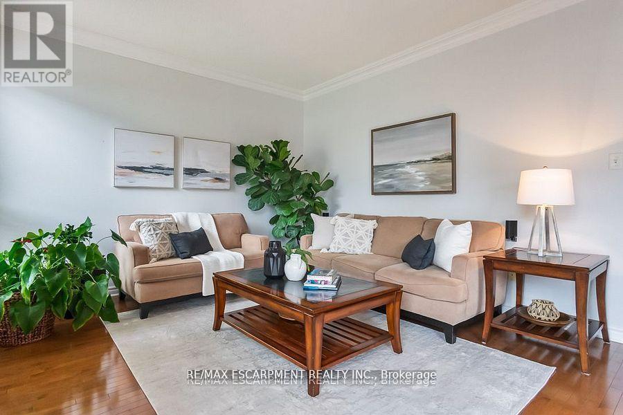 7107 Appletree Lane, Mississauga, Ontario  L5W 1W5 - Photo 13 - W12380161