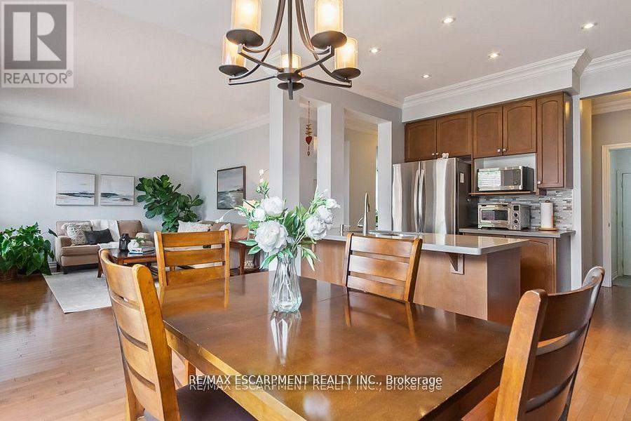 7107 Appletree Lane, Mississauga, Ontario  L5W 1W5 - Photo 19 - W12380161