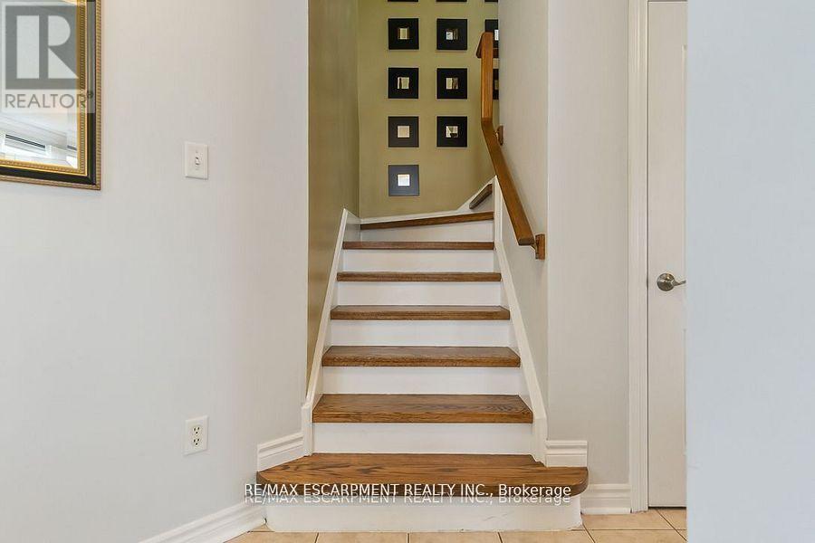 7107 Appletree Lane, Mississauga, Ontario  L5W 1W5 - Photo 22 - W12380161