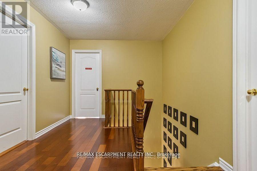 7107 Appletree Lane, Mississauga, Ontario  L5W 1W5 - Photo 23 - W12380161