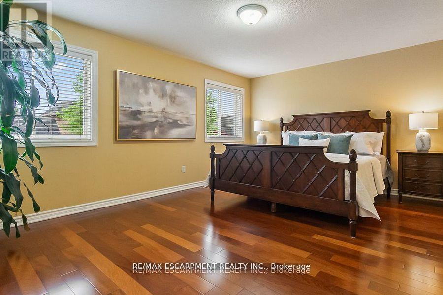 7107 Appletree Lane, Mississauga, Ontario  L5W 1W5 - Photo 24 - W12380161