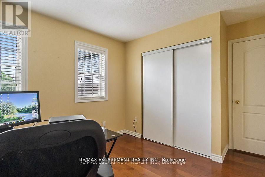7107 Appletree Lane, Mississauga, Ontario  L5W 1W5 - Photo 28 - W12380161