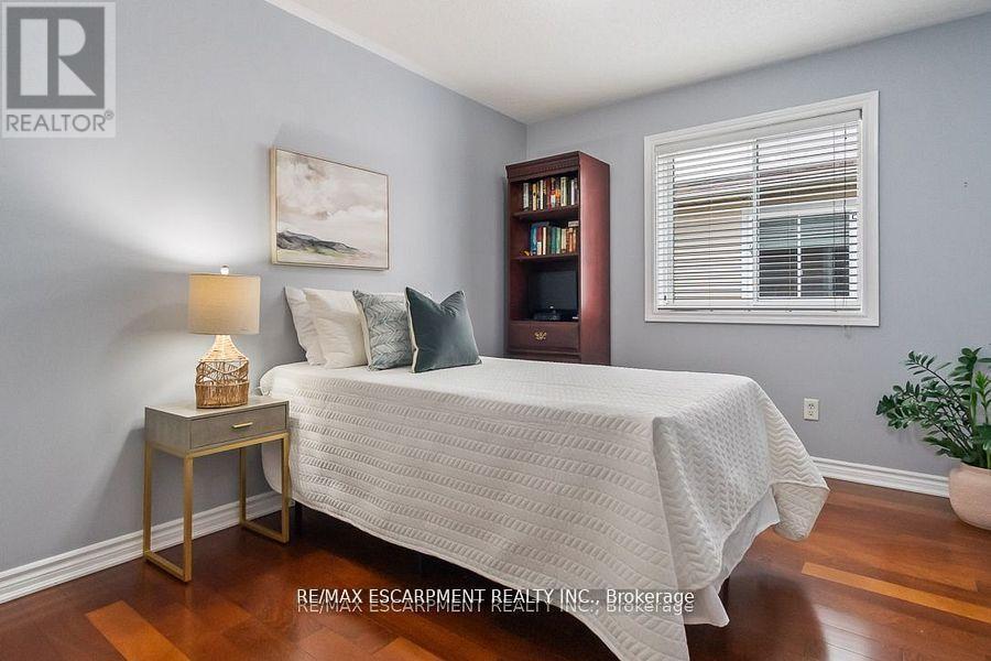 7107 Appletree Lane, Mississauga, Ontario  L5W 1W5 - Photo 29 - W12380161