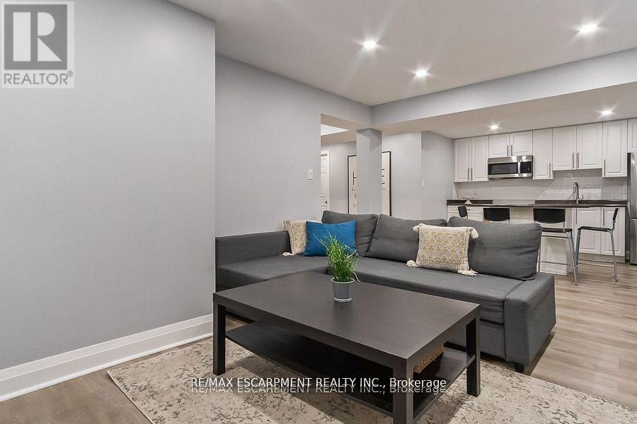 7107 Appletree Lane, Mississauga, Ontario  L5W 1W5 - Photo 35 - W12380161