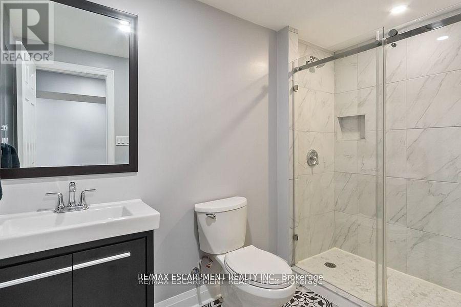7107 Appletree Lane, Mississauga, Ontario  L5W 1W5 - Photo 38 - W12380161