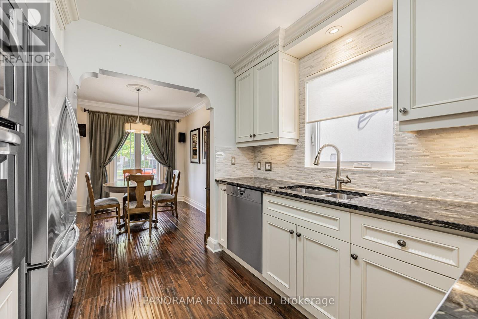 17 Dorlen Avenue, Toronto, Ontario  M9B 5A8 - Photo 11 - W12380175