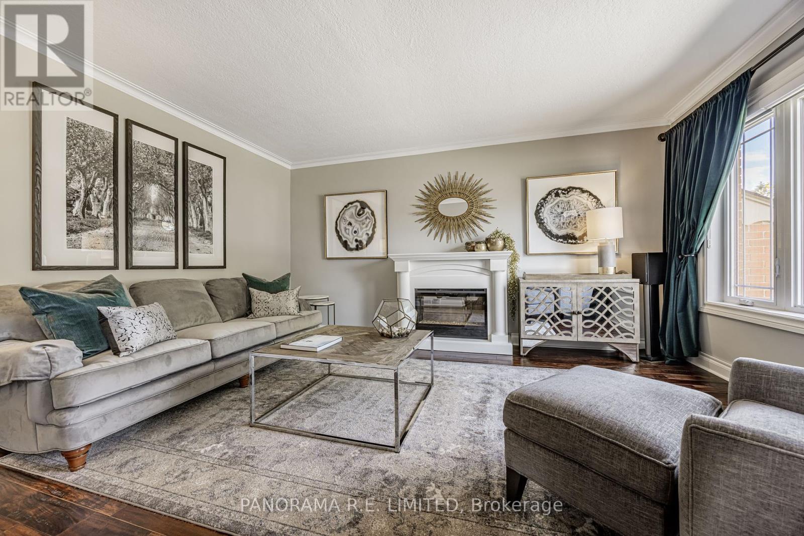 17 Dorlen Avenue, Toronto, Ontario  M9B 5A8 - Photo 4 - W12380175