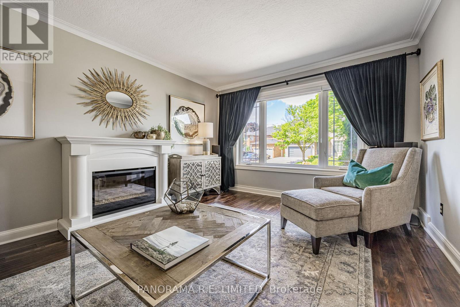17 Dorlen Avenue, Toronto, Ontario  M9B 5A8 - Photo 5 - W12380175