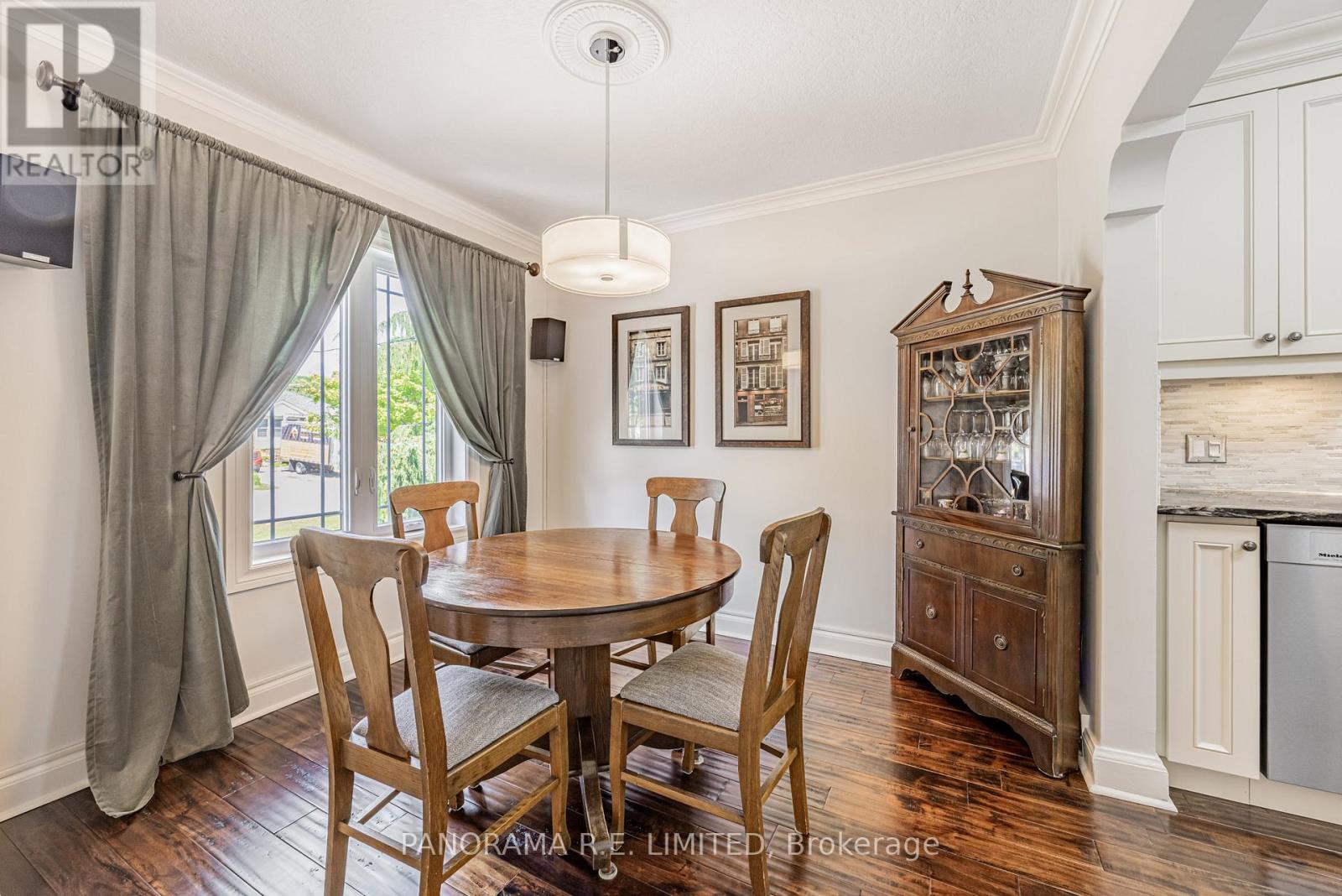 17 Dorlen Avenue, Toronto, Ontario  M9B 5A8 - Photo 8 - W12380175