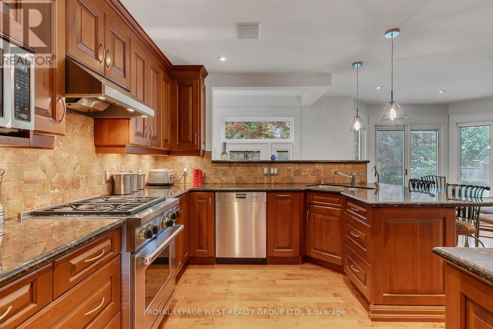14 Dunedin Drive, Toronto, Ontario  M8X 2K5 - Photo 21 - W12380190