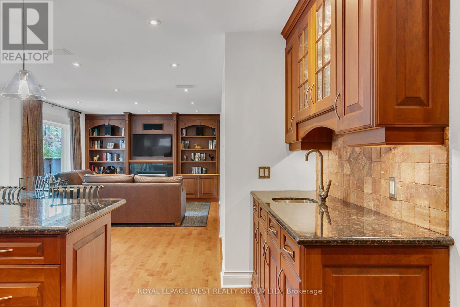 14 Dunedin Drive, Toronto, Ontario  M8X 2K5 - Photo 23 - W12380190