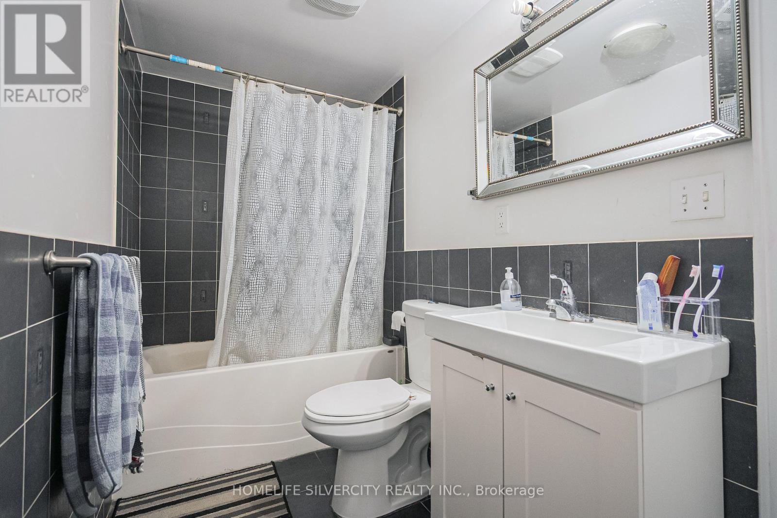 72 Brookland Drive, Brampton (Avondale), Ontario  L6T 2M5 - Photo 32 - W12380200