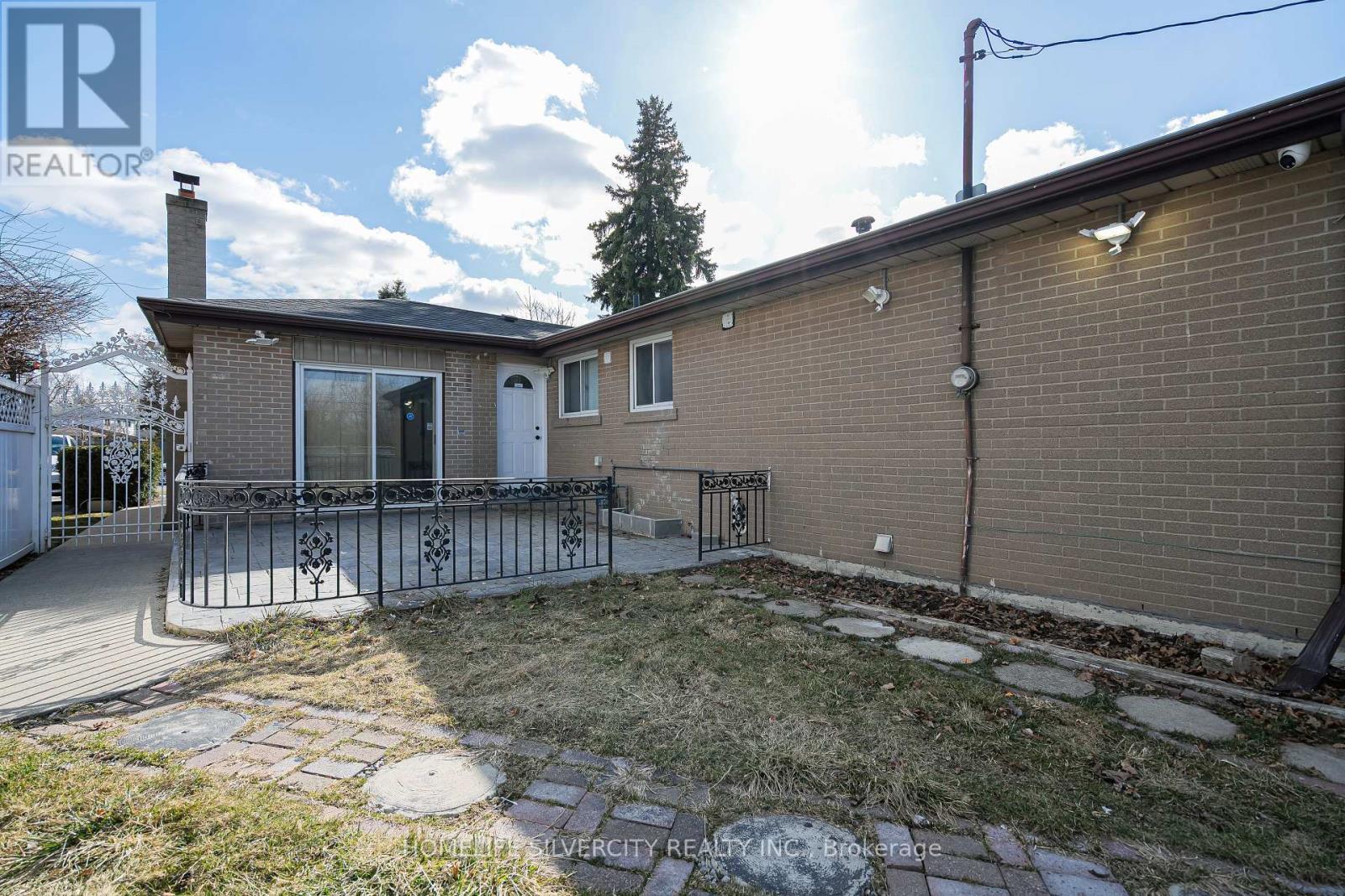 72 Brookland Drive, Brampton (Avondale), Ontario  L6T 2M5 - Photo 36 - W12380200