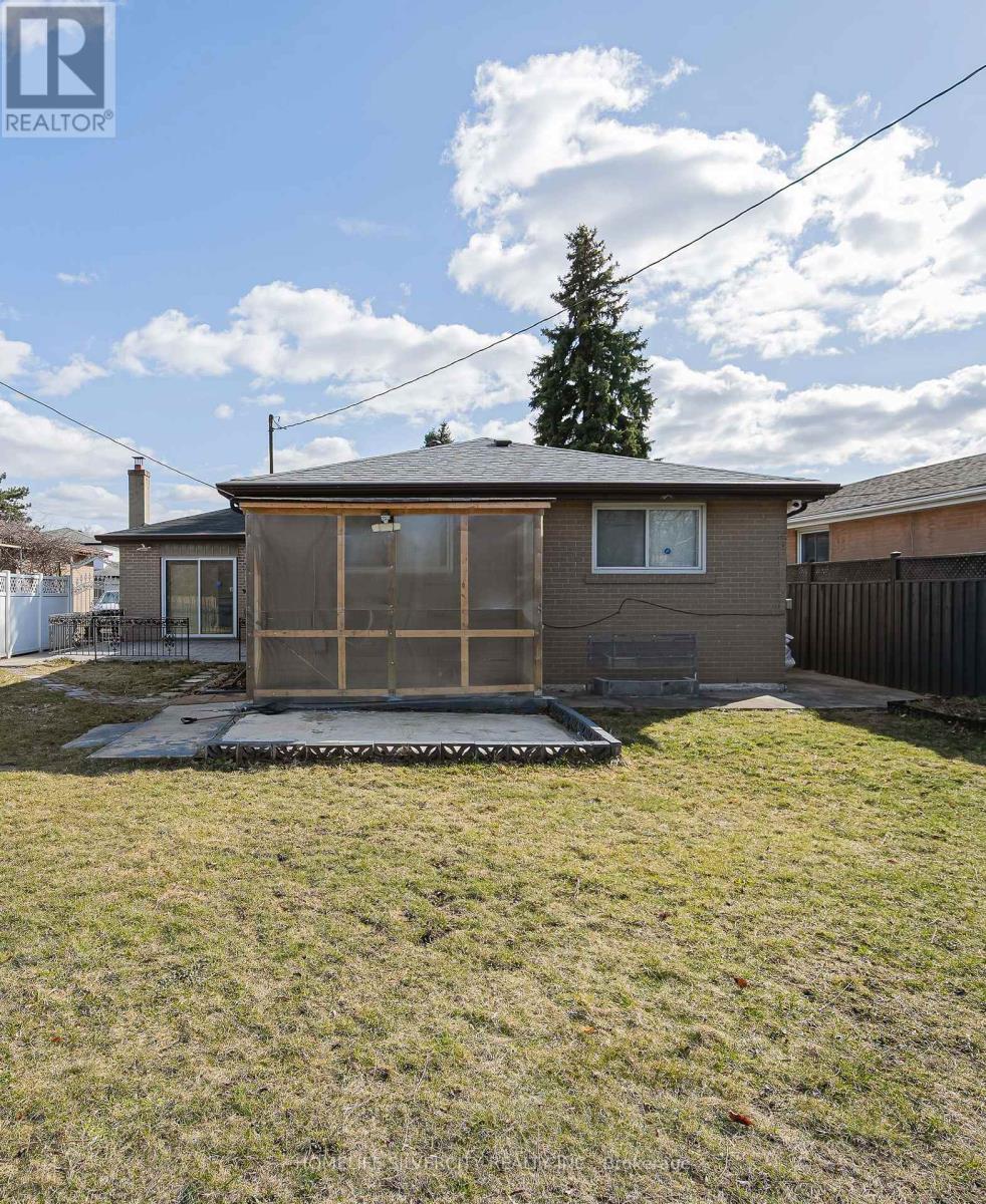 72 Brookland Drive, Brampton (Avondale), Ontario  L6T 2M5 - Photo 39 - W12380200