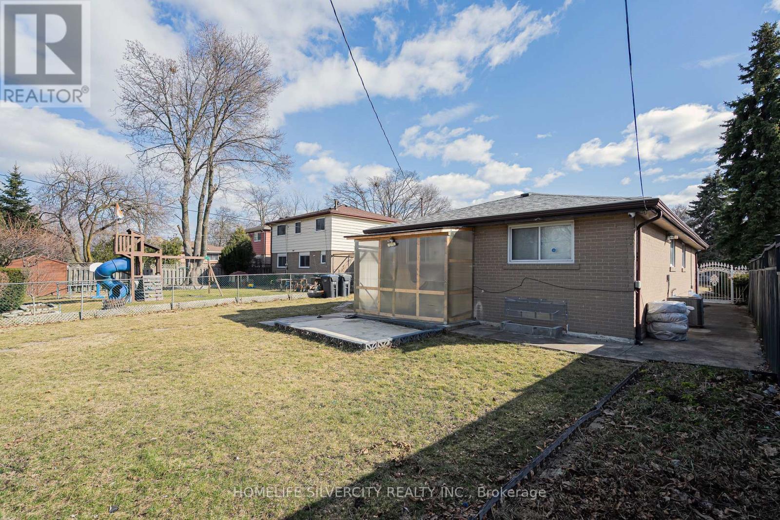 72 Brookland Drive, Brampton (Avondale), Ontario  L6T 2M5 - Photo 40 - W12380200