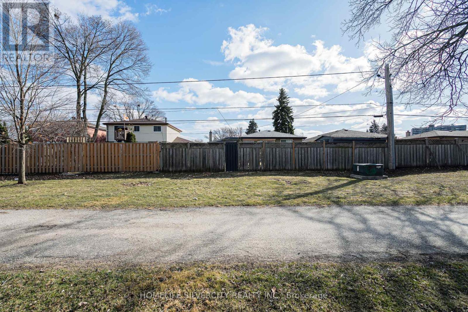 72 Brookland Drive, Brampton (Avondale), Ontario  L6T 2M5 - Photo 41 - W12380200