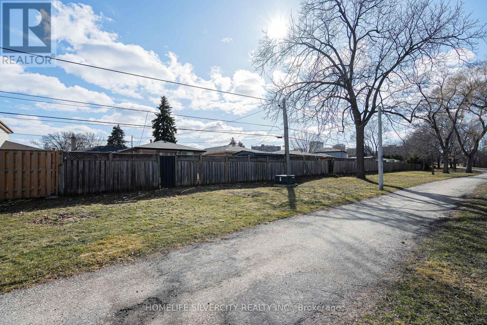 72 Brookland Drive, Brampton (Avondale), Ontario  L6T 2M5 - Photo 42 - W12380200