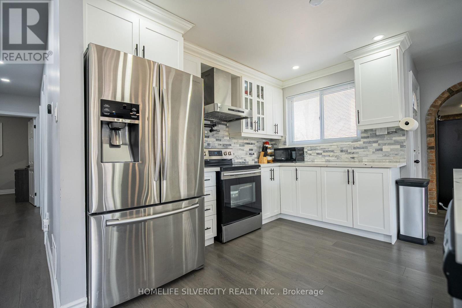 72 Brookland Drive, Brampton (Avondale), Ontario  L6T 2M5 - Photo 9 - W12380200