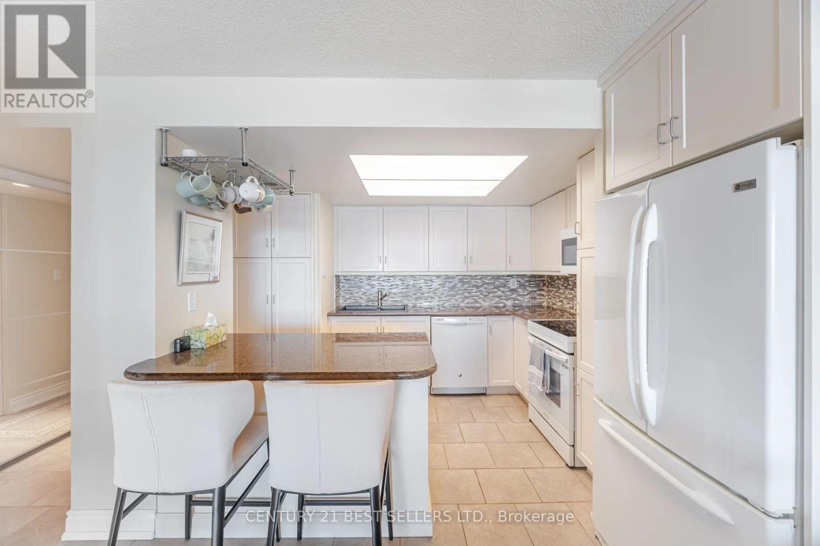 1107 - 2091 Hurontario Street, Mississauga, Ontario  L5A 4E6 - Photo 10 - W12380252