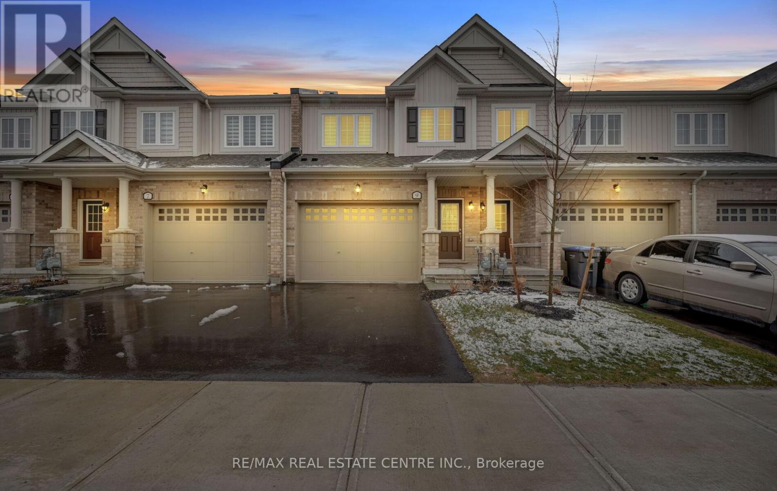 9 Brixham Lane, Brampton, Ontario  L7A 5K2 - Photo 2 - W12380282