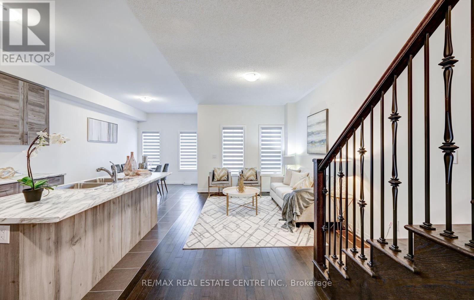 9 Brixham Lane, Brampton, Ontario  L7A 5K2 - Photo 3 - W12380282