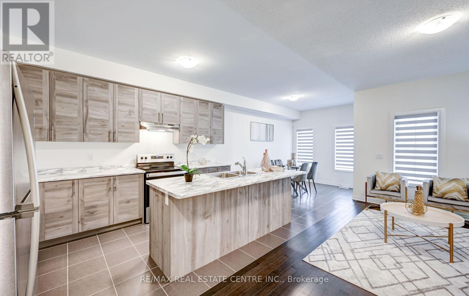 9 Brixham Lane, Brampton, Ontario  L7A 5K2 - Photo 4 - W12380282