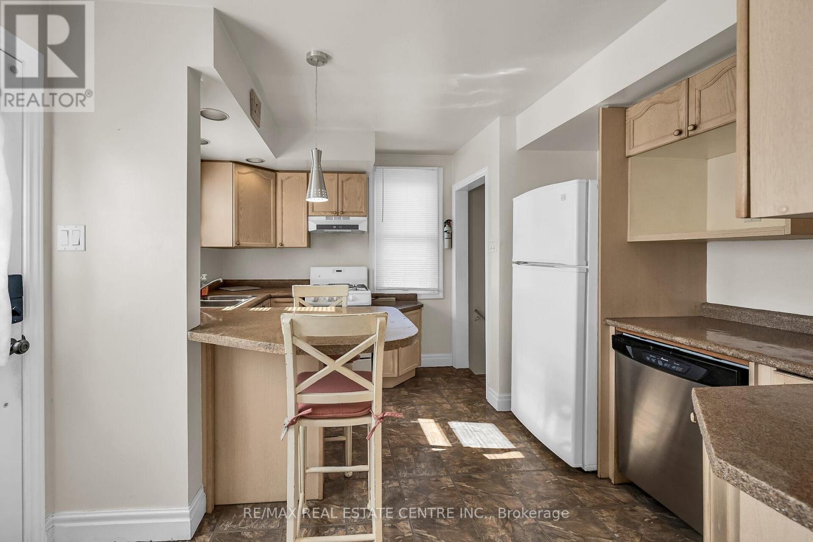 894 Garth Street, Hamilton, Ontario  L9C 4K9 - Photo 4 - X12380168
