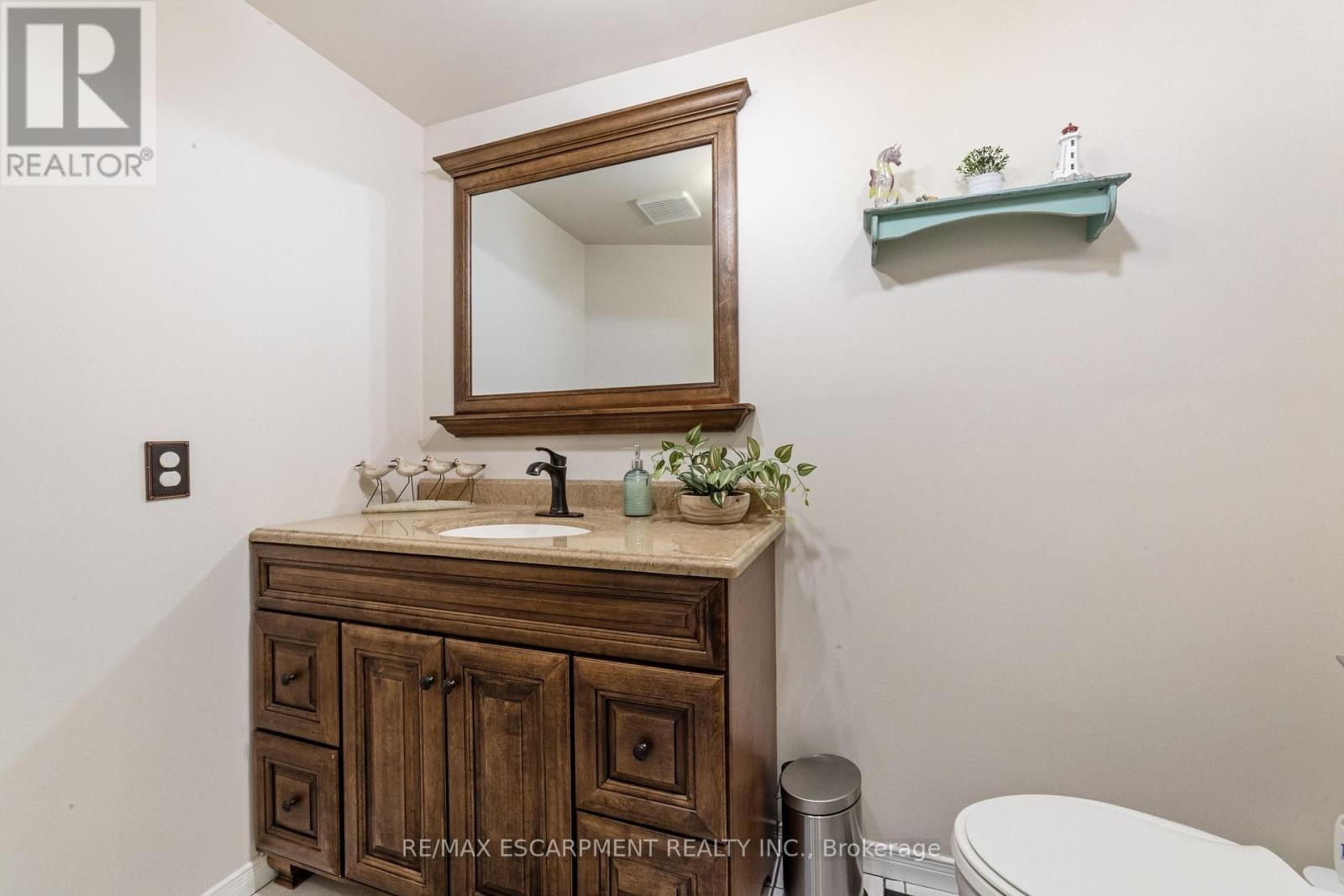 47 Leaway Avenue, Hamilton, Ontario  L8W 1S7 - Photo 14 - X12380207