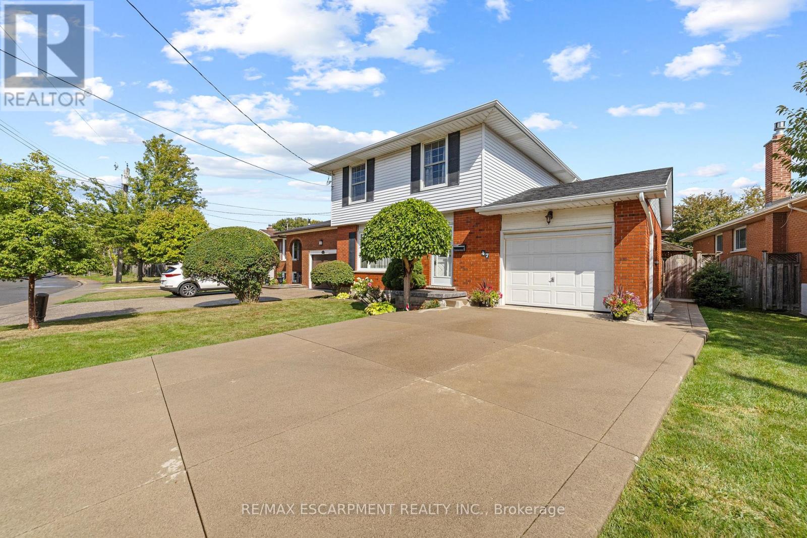 47 Leaway Avenue, Hamilton, Ontario  L8W 1S7 - Photo 3 - X12380207